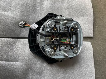 BMW E90 2009 - 4