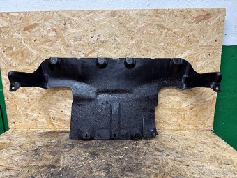 SPODNÍ KRYT MOTORU VW TOUAREG 7P - 4