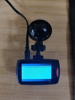 Palubní kamera do auta FullHD + 16 GB pamětová karta - 4