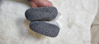 Zimní capáčky sněhulky, suchý zip velikost 3-6 měsíců - 4