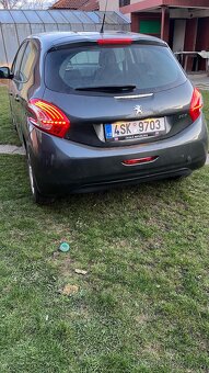 Peugeot 208 - 4