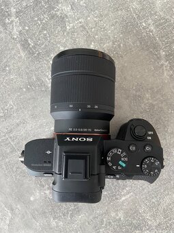 Sony Alpha A7 II + objektiv FE 28–70mm f/3.5–5.6 OSS – TOP - 4