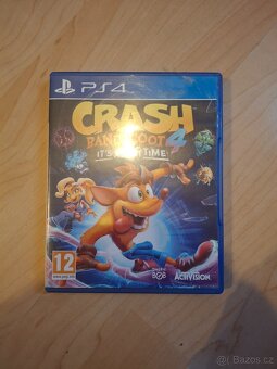 PS4 Fortnite Edition + 2 ovladače + 6 her - 4