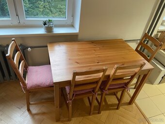 Jídelní stůl a 4 židle - 4