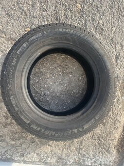 Pneu 195/70/15 C - 4