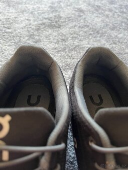 On Runnnig, model Cloud, velikost 38,5 černobílé - 4