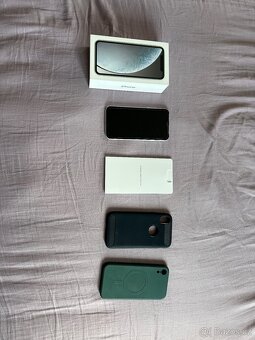 Apple XR - 4