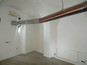 Pronájem obchodního prostoru 127m2 v centru města - 4