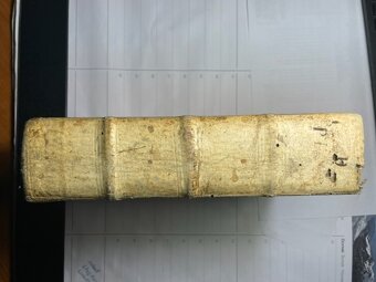Staré knihy, rok vydání 1677 a 1682 - 4