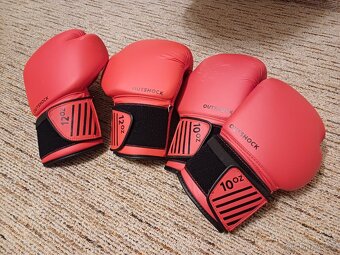 Boxovací pytel Decatlon, rukavice, venkovní stojan - 4