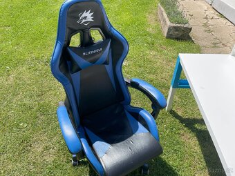 Psací stůl IKEA PÅHL s nástavcem, lampou a herní židlí - 4