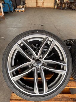 Original AUDI RS R19 - 4