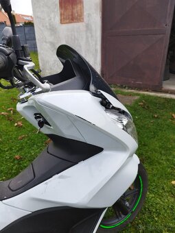 Havarovaný skůtr Honda PCX 125 - 4