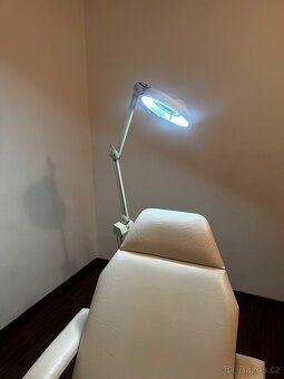 Kosmetické lehátko s lampou a lupou - 4