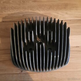 Hlava motoru  Čz 125 984. - 4