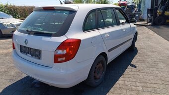 Škoda Fabia II facelift barva 1026 - 4