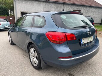 Opel Astra J SPORT TOURER 1.7 CDTI 2012 - 4
