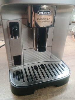 Kávovar DeLonghi magnifica EVO - 4