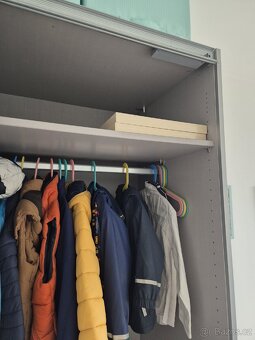 Šatní skříň s posuvnými dveřmi - 4