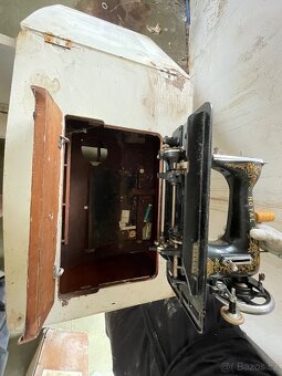 Starožitný šicí stroj ROYAL - 4