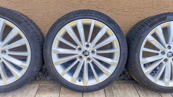 Sada alu kolaTrinity na Škoda Superb 3 letní pneu 235/40 R19 - 4