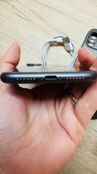 IPhone 11 64GB černý, top stav - 4