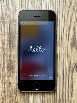 iPhone SE 64 GB + prislusenstvi - 4
