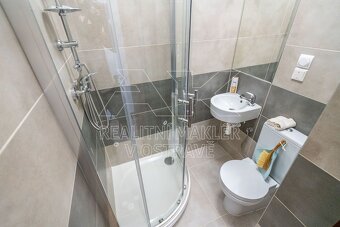 Pronájem podkrovního bytu 2+KK vonícího novotou, ul. Jílová. - 4