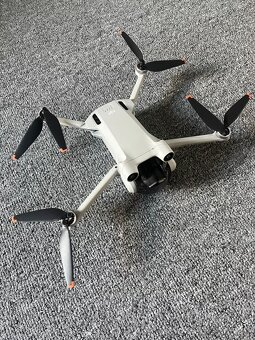 Dron DJI Mini 3 Pro se smart ovladačem a příslušenstvím - 4