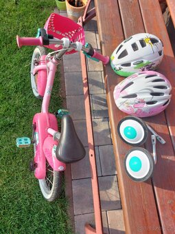 Prodám 2 dětská dívčí kola Btwin - s helmou - 4