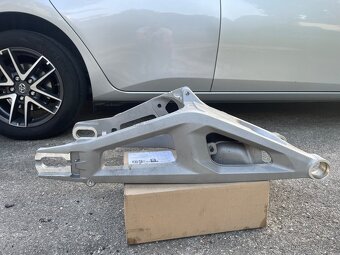 Kyvka Ducati Multistrada V4 - 4