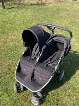 Letni kocarek pro dvojcata - 4