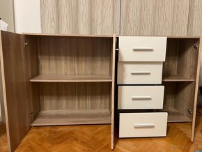 Dřevěná komoda - 4