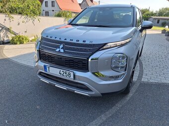 Mitsubishi Outlander - 4