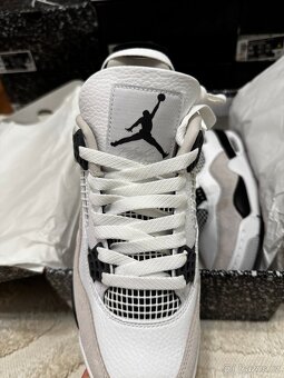Air Jordan 4 Retro - Military Black - 4