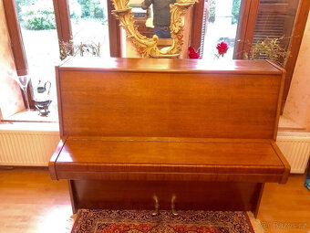 Steinway & Sons klavírní křídlo Mod-V125 v perfektním stavu. - 4
