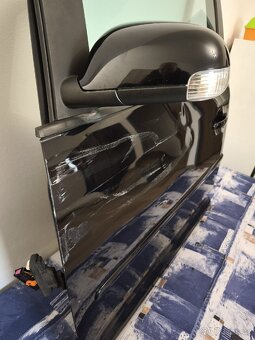 Prodám přední levý dveře Touran 2009 facelift - 4