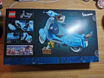LEGO Icons 10298 Vespa 125 - 4