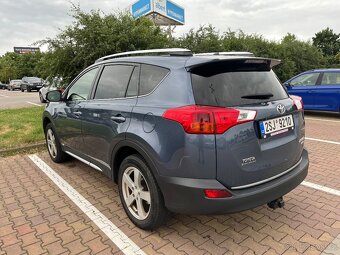Toyota RAV4 2,2 D-4D LUX 110kW, originál servis, nebouraná - 4