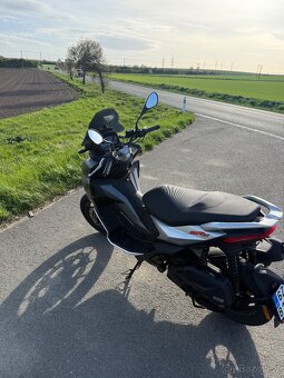 Aprilia SR GT 200 - 4