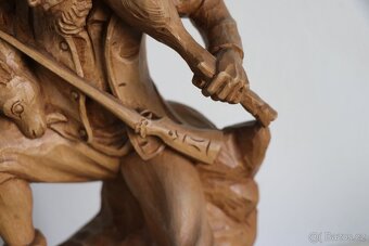 Soška myslivec lov lovec hon dřevo (725A) - 4