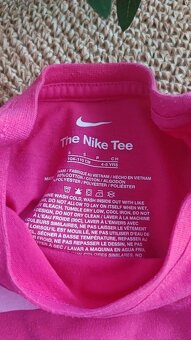 Růžové tričko Nike vel. 104-110 - 4