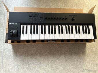 Native Instruments Komplete Kontrol A49 MIDI keyboard - 4