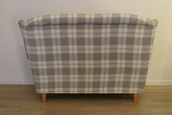 Dvoumístná pohovka - 4