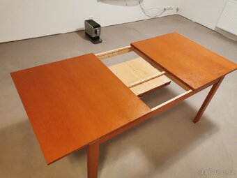 Rozkladaci jidelni stul, kožená sedačka - 4