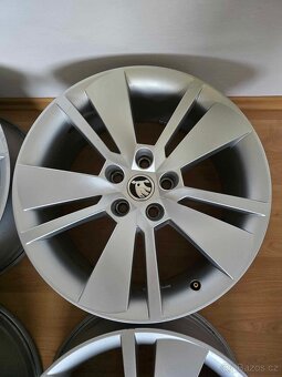 Originální alu disky Škoda Superb 3 R18 5x112 - 4