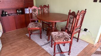 Kulatý stůl se židlemi - 4