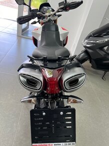 Aprilia 750 Dorseduro - 4
