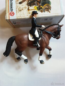 Koník Schleich s jezdkyní - 4