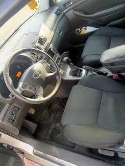Toyota Avensis 2.2D - 4